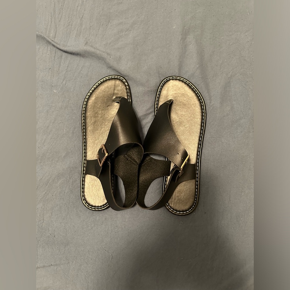 Women’s strappy sandals